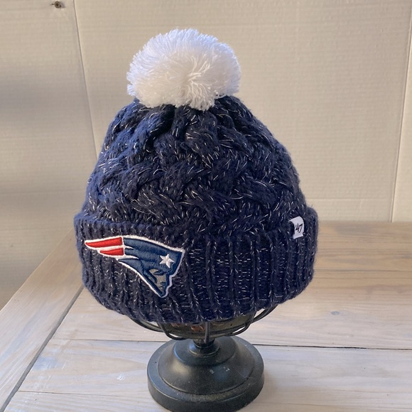 NEW ENGLAND PATRIOTS Knit Cuffed Beanie Hat Blue Silver Metallic White Pom Pom - Picture 2 of 15